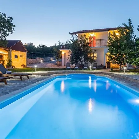 Podrugovi Dvori Mit Pool Holiday home *