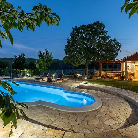 Holiday home Podrugovi Dvori Mit Pool Koprivno