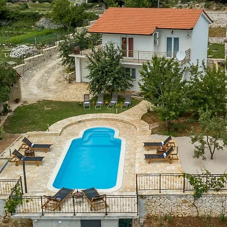 Holiday home Podrugovi Dvori Mit Pool *
