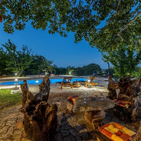 Podrugovi Dvori Mit Pool Holiday home *
