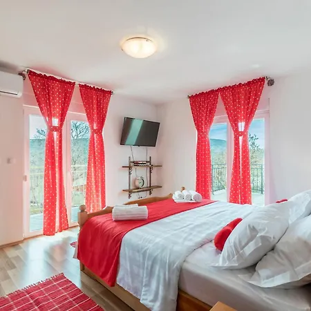 Holiday home Podrugovi Dvori Mit Pool *