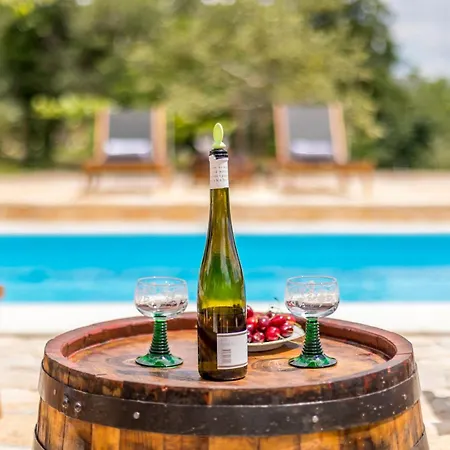 Holiday home Podrugovi Dvori Mit Pool Koprivno