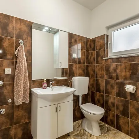 Holiday home Podrugovi Dvori Mit Pool *