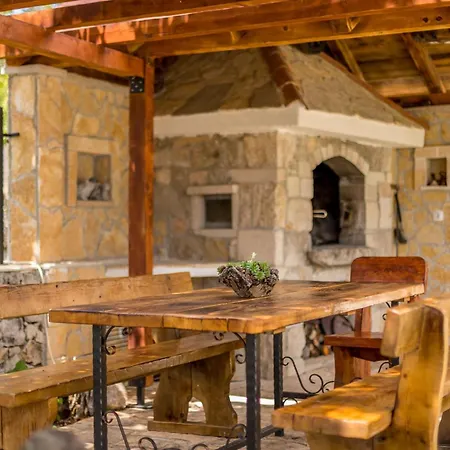 Holiday home Podrugovi Dvori Mit Pool