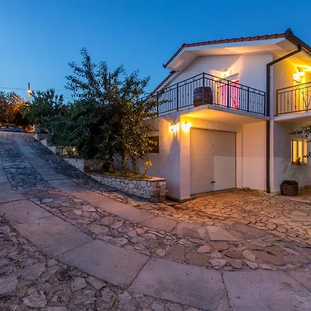 Podrugovi Dvori Mit Pool Holiday home Koprivno