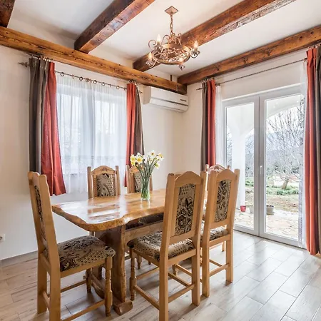 Holiday home Podrugovi Dvori Mit Pool Koprivno