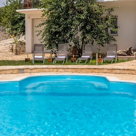 Podrugovi Dvori Mit Pool *
