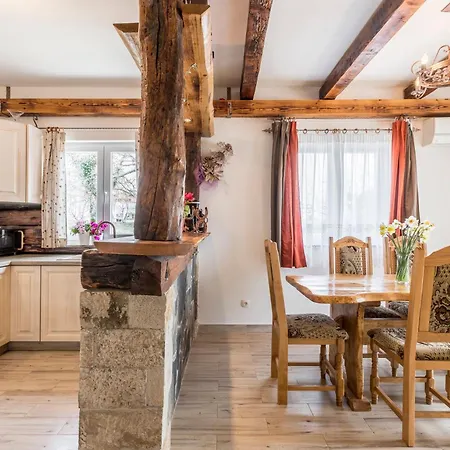 Podrugovi Dvori Mit Pool Holiday home