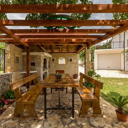 Holiday home Podrugovi Dvori Mit Pool