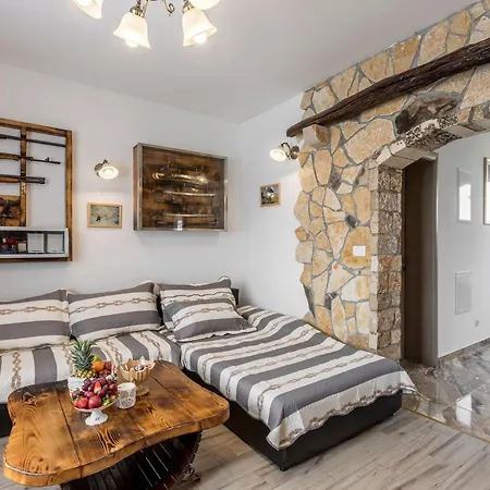 Holiday home Podrugovi Dvori Mit Pool Koprivno