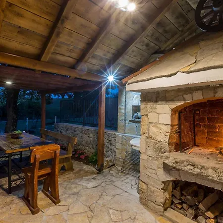 Holiday home Podrugovi Dvori Mit Pool Koprivno